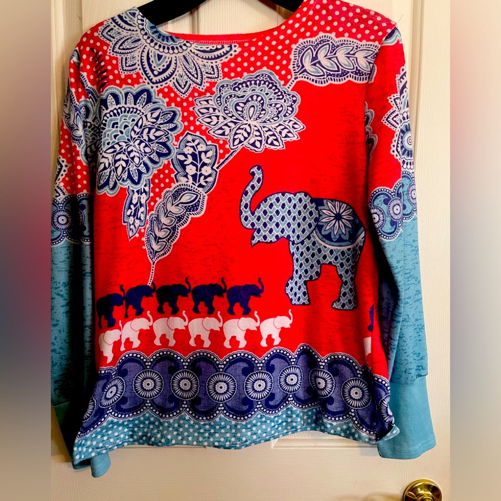 Ladies Long Sleeve Beautiful Designs of Elephants & Mosaic Patterns. Sz XL